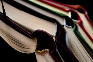 社会人が保育士になるための夜間学校のメリットは？